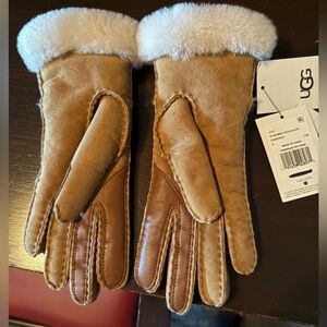 NWT Ugg Chestnut Tech Gloves